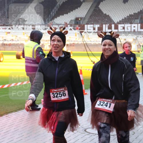 07.12.2025 - St. Pauli X-Mass-Run No. 15 Luisa Fischer http://msf.ph/oto/9381450 07.12.2025 11:17:12 Ziel 15, 3256, 15, 3241, 1017, 1350 meine-sportfotos.de