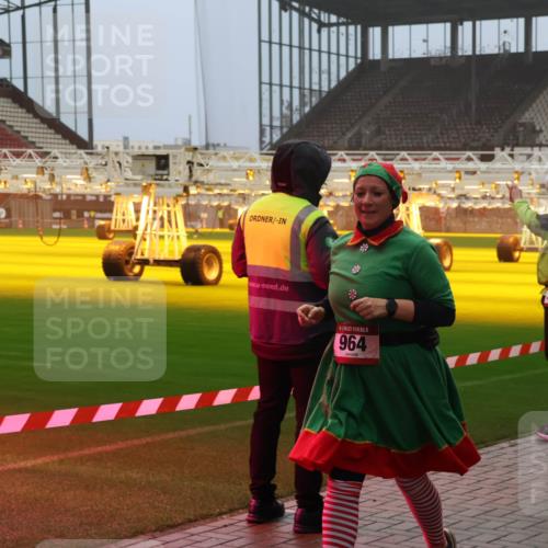 07.12.2025 - St. Pauli X-Mass-Run No. 15 Luisa Fischer http://msf.ph/oto/9381459 07.12.2025 10:11:10 Ziel 15, 964, 3671, 57, 550, 964, 979, 983, 1148, 1149, 1150, 1426, 1571, 1768, 1929, 1935, 2083, 2087, 2530, 4885 meine-sportfotos.de