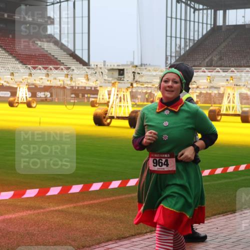 07.12.2025 - St. Pauli X-Mass-Run No. 15 Luisa Fischer http://msf.ph/oto/9381462 07.12.2025 10:11:10 Ziel 15, 964, 3671, 57, 550, 964, 979, 983, 1148, 1149, 1150, 1426, 1571, 1768, 1929, 1935, 2083, 2087, 2530, 4885 meine-sportfotos.de