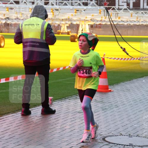 07.12.2025 - St. Pauli X-Mass-Run No. 15 Luisa Fischer http://msf.ph/oto/9381476 07.12.2025 11:17:36 Ziel 15, 1340, 551, 1122, 1125, 1127, 1130, 1340, 1529, 1531, 1686, 2477, 2766, 2846, 2849 meine-sportfotos.de