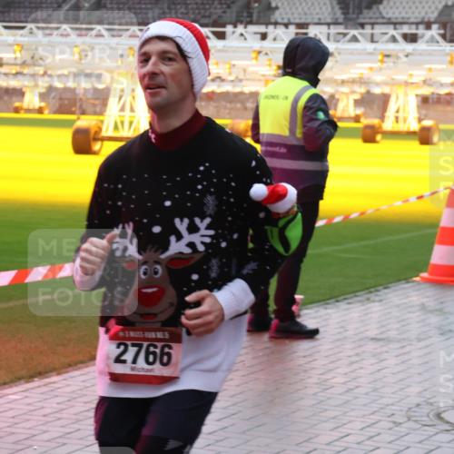07.12.2025 - St. Pauli X-Mass-Run No. 15 Luisa Fischer http://msf.ph/oto/9381488 07.12.2025 11:17:38 Ziel 2766, 551, 1122, 1125, 1127, 1130, 1340, 1529, 1531, 1686, 2477, 2766, 2846, 2849 meine-sportfotos.de