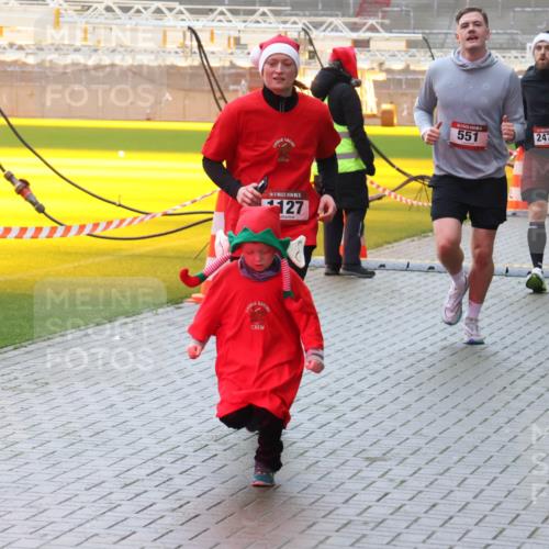 07.12.2025 - St. Pauli X-Mass-Run No. 15 Luisa Fischer http://msf.ph/oto/9381499 07.12.2025 11:17:42 Ziel 127, 551, 2477, 551, 845, 1122, 1125, 1127, 1130, 1340, 1529, 1531, 1686, 2477, 2766, 2846, 2849 meine-sportfotos.de