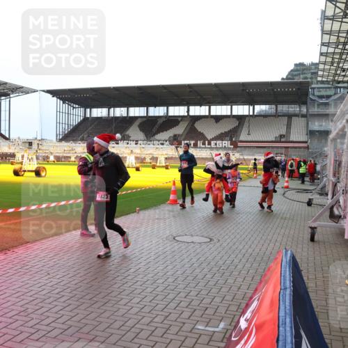 07.12.2025 - St. Pauli X-Mass-Run No. 15 Luisa Fischer http://msf.ph/oto/9381518 07.12.2025 10:46:12 Ziel 1823, 324, 292, 82, 401, 430, 467, 908, 1041, 1094, 1096, 1715, 1823, 2076, 2079, 2080, 2089, 2218, 2220, 2324, 2326, 2355, 2356, 2423, 2535, 2733, 2734, 2926, 2934, 3835, 3838, 4616, 4619, 4620, 4762, 4854, 4860 meine-sportfotos.de