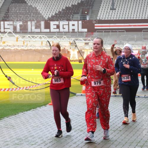 07.12.2025 - St. Pauli X-Mass-Run No. 15 Luisa Fischer http://msf.ph/oto/9381543 07.12.2025 10:11:27 Ziel 983, 979, 2530, 1150, 57, 964, 979, 983, 1148, 1149, 1150, 1426, 1768, 1929, 1935, 1969, 2530, 3815, 4885 meine-sportfotos.de