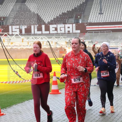 07.12.2025 - St. Pauli X-Mass-Run No. 15 Luisa Fischer http://msf.ph/oto/9381547 07.12.2025 10:11:27 Ziel 983, 15, 979, 2530, 1935, 1150, 57, 964, 979, 983, 1148, 1149, 1150, 1426, 1768, 1929, 1935, 1969, 2530, 3815, 4885 meine-sportfotos.de
