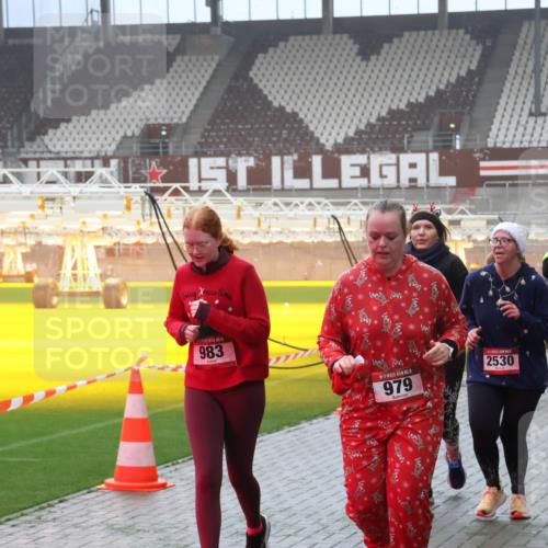 07.12.2025 - St. Pauli X-Mass-Run No. 15 Luisa Fischer http://msf.ph/oto/9381551 07.12.2025 10:11:28 Ziel 983, 5, 979, 2530, 1149, 1150, 57, 979, 983, 1148, 1149, 1150, 1426, 1768, 1929, 1935, 1969, 2530, 3354, 3815, 4499, 4525, 4885 meine-sportfotos.de