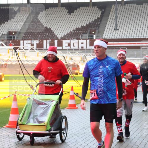 07.12.2025 - St. Pauli X-Mass-Run No. 15 Luisa Fischer http://msf.ph/oto/9381573 07.12.2025 11:17:53 Ziel 5, 1017, 6, 2846, 551, 845, 1122, 1125, 1127, 1130, 1340, 1529, 1531, 1686, 2477, 2766, 2846, 2849 meine-sportfotos.de