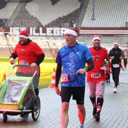07.12.2025 - St. Pauli X-Mass-Run No. 15 Luisa Fischer http://msf.ph/oto/9381576 07.12.2025 11:17:53 Ziel 15, 1122, 1017, 1686, 2846, 551, 845, 1122, 1125, 1127, 1130, 1340, 1529, 1531, 1686, 2477, 2766, 2846, 2849 meine-sportfotos.de