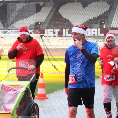 07.12.2025 - St. Pauli X-Mass-Run No. 15 Luisa Fischer http://msf.ph/oto/9381582 07.12.2025 11:17:54 Ziel 6709, 1122, 1017, 1686, 2846, 551, 845, 1122, 1125, 1127, 1130, 1340, 1529, 1531, 1686, 2477, 2766, 2846, 2849 meine-sportfotos.de