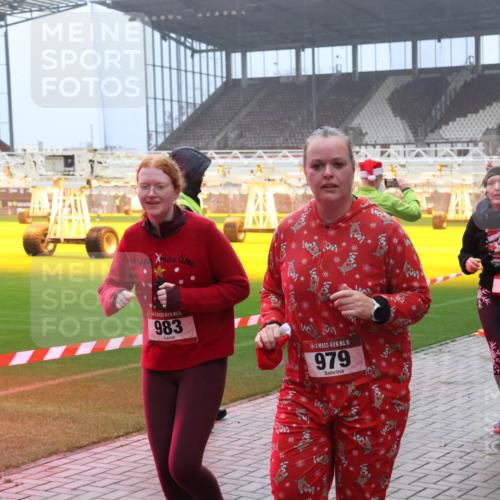 07.12.2025 - St. Pauli X-Mass-Run No. 15 Luisa Fischer http://msf.ph/oto/9381604 07.12.2025 10:11:30 Ziel 15, 983, 15, 979, 57, 253, 57, 979, 983, 1148, 1149, 1150, 1426, 1768, 1929, 1935, 1969, 2530, 3354, 3815, 4499, 4525, 4659, 4661, 4885 meine-sportfotos.de