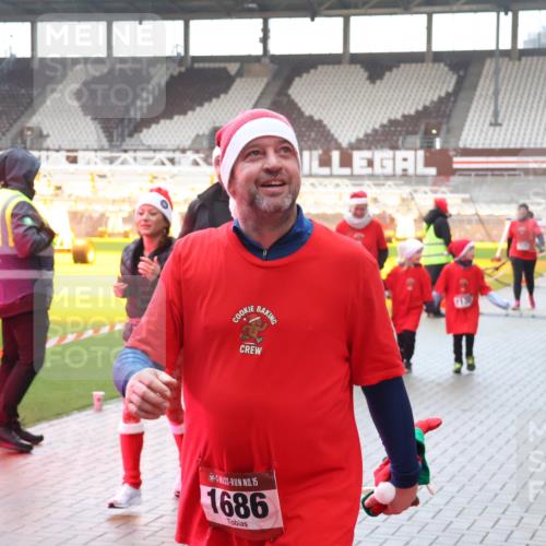 07.12.2025 - St. Pauli X-Mass-Run No. 15 Luisa Fischer http://msf.ph/oto/9381615 07.12.2025 11:17:57 Ziel 15, 1686, 551, 845, 1122, 1125, 1127, 1130, 1340, 1529, 1531, 1686, 2477, 2766, 2846, 2849, 2915, 4627 meine-sportfotos.de