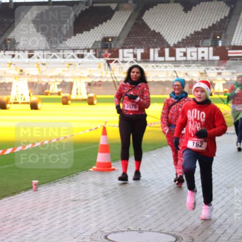 07.12.2025 - St. Pauli X-Mass-Run No. 15 Luisa Fischer http://msf.ph/oto/9381619 07.12.2025 10:46:27 Ziel 1, 2079, 1044, 162, 38, 41, 153, 162, 168, 178, 183, 908, 914, 917, 1041, 1094, 1715, 1823, 1955, 2076, 2079, 2080, 2082, 2089, 2216, 2218, 2303, 2306, 2324, 2326, 2334, 2423, 2574, 2733, 2734, 3835, 3838, 4589, 4616, 4619, 4620, 4762, 4854, 4860 meine-sportfotos.de