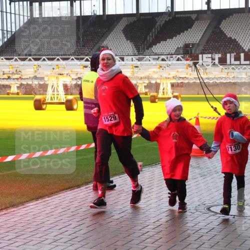 07.12.2025 - St. Pauli X-Mass-Run No. 15 Luisa Fischer http://msf.ph/oto/9381620 07.12.2025 11:18:01 Ziel 1529, 1130, 551, 845, 1122, 1125, 1127, 1130, 1340, 1529, 1531, 1686, 2477, 2766, 2846, 2849, 2915, 4627 meine-sportfotos.de