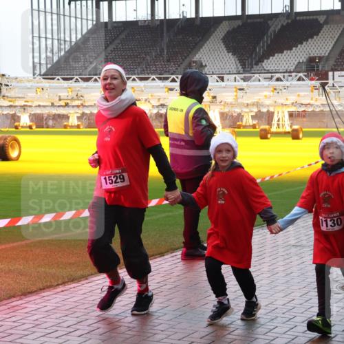 07.12.2025 - St. Pauli X-Mass-Run No. 15 Luisa Fischer http://msf.ph/oto/9381624 07.12.2025 11:18:01 Ziel 1529, 1130, 551, 845, 1122, 1125, 1127, 1130, 1340, 1529, 1531, 1686, 2477, 2766, 2846, 2849, 2915, 4627 meine-sportfotos.de