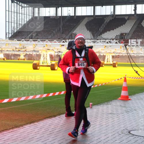 07.12.2025 - St. Pauli X-Mass-Run No. 15 Luisa Fischer http://msf.ph/oto/9381636 07.12.2025 11:18:11 Ziel 845, 551, 845, 1122, 1125, 1127, 1130, 1529, 1686, 2477, 2766, 2846, 2849, 2915, 3221, 4627 meine-sportfotos.de