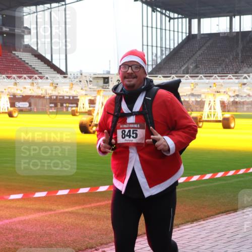 07.12.2025 - St. Pauli X-Mass-Run No. 15 Luisa Fischer http://msf.ph/oto/9381667 07.12.2025 11:18:13 Ziel 9, 15, 845, 551, 845, 1122, 1125, 1127, 1130, 1325, 1529, 1686, 2477, 2846, 2849, 2915, 3221, 3327, 4627 meine-sportfotos.de