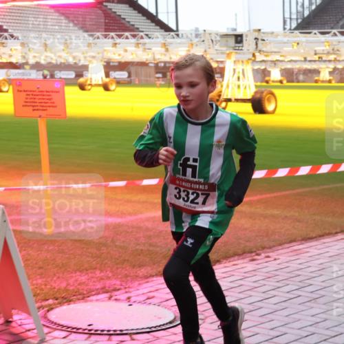 07.12.2025 - St. Pauli X-Mass-Run No. 15 Luisa Fischer http://msf.ph/oto/9381684 07.12.2025 11:18:23 Ziel 15, 3327, 91, 845, 1325, 1348, 2915, 3201, 3221, 3327, 4627 meine-sportfotos.de