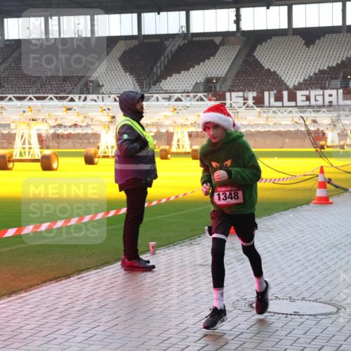 07.12.2025 - St. Pauli X-Mass-Run No. 15 Luisa Fischer http://msf.ph/oto/9381686 07.12.2025 11:18:32 Ziel 1, 1348, 427, 1325, 1348, 2045, 2915, 3201, 3221, 3304, 3327, 4627 meine-sportfotos.de