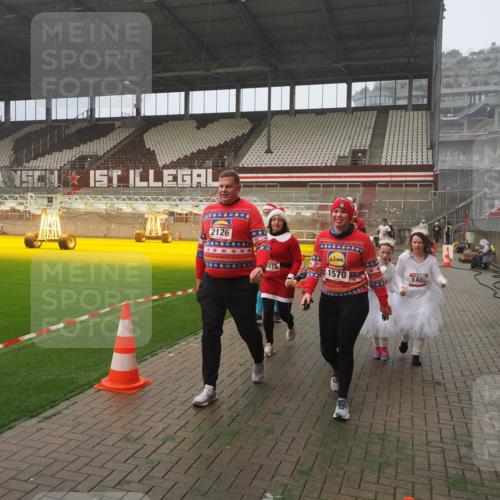 07.12.2025 - St. Pauli X-Mass-Run No. 15 Fabian Wolf http://msf.ph/oto/9381689 07.12.2025 10:09:06 Ziel 19, 786, 1461, 1465, 1570, 1575, 1576, 2126, 3300, 3484, 3891, 3907, 4066, 4067, 4068, 4113, 4666 meine-sportfotos.de