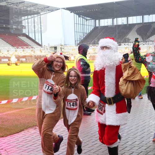 07.12.2025 - St. Pauli X-Mass-Run No. 15 Luisa Fischer http://msf.ph/oto/9381694 07.12.2025 10:11:36 Ziel 0, 114, 1149, 150, 1935, 57, 979, 983, 1148, 1149, 1150, 1426, 1768, 1929, 1935, 1969, 2530, 3354, 3815, 4499, 4525, 4659, 4661, 4662, 4885 meine-sportfotos.de