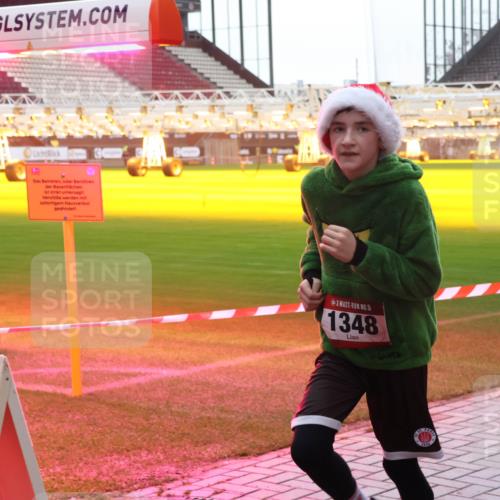 07.12.2025 - St. Pauli X-Mass-Run No. 15 Luisa Fischer http://msf.ph/oto/9381705 07.12.2025 11:18:33 Ziel 15, 1348, 1325, 1348, 2045, 2915, 3201, 3221, 3304, 3327, 4627 meine-sportfotos.de
