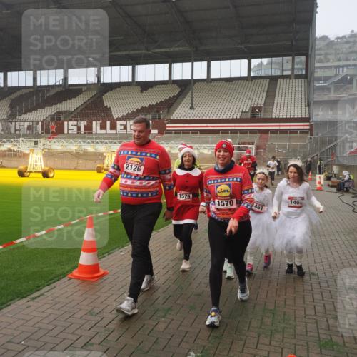 07.12.2025 - St. Pauli X-Mass-Run No. 15 Fabian Wolf http://msf.ph/oto/9381706 07.12.2025 10:09:06 Ziel 19, 786, 1461, 1465, 1570, 1575, 1576, 2126, 3300, 3484, 3891, 3907, 4066, 4067, 4068, 4113, 4666 meine-sportfotos.de