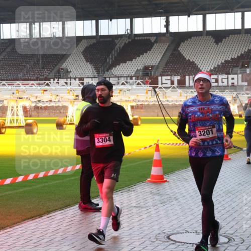 07.12.2025 - St. Pauli X-Mass-Run No. 15 Luisa Fischer http://msf.ph/oto/9381708 07.12.2025 11:18:38 Ziel 3304, 15, 3201, 46, 1325, 1348, 2045, 2915, 3201, 3221, 3304, 3327, 3634, 3636, 4627 meine-sportfotos.de