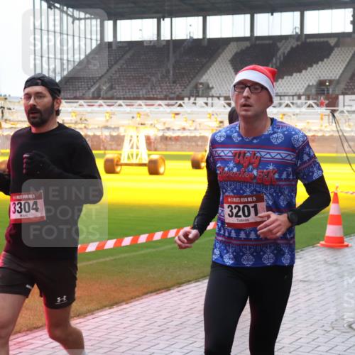07.12.2025 - St. Pauli X-Mass-Run No. 15 Luisa Fischer http://msf.ph/oto/9381715 07.12.2025 11:18:39 Ziel 15, 3304, 51, 15, 3201, 1325, 1348, 2045, 2915, 3138, 3158, 3201, 3221, 3304, 3327, 3634, 3636, 4627 meine-sportfotos.de