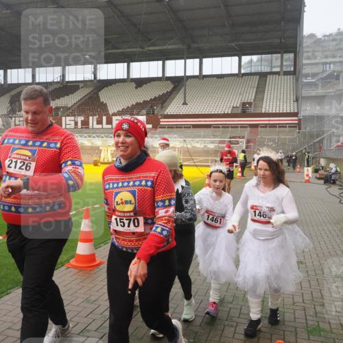 07.12.2025 - St. Pauli X-Mass-Run No. 15 Fabian Wolf http://msf.ph/oto/9381740 07.12.2025 10:09:07 Ziel 19, 786, 1461, 1465, 1570, 1575, 1576, 2126, 3300, 3484, 3891, 4066, 4067, 4068, 4113, 4666 meine-sportfotos.de