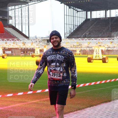 07.12.2025 - St. Pauli X-Mass-Run No. 15 Luisa Fischer http://msf.ph/oto/9381742 07.12.2025 11:18:53 Ziel 15, 2915, 1325, 1348, 2045, 2918, 3138, 3158, 3201, 3221, 3304, 3327, 3634, 3636 meine-sportfotos.de