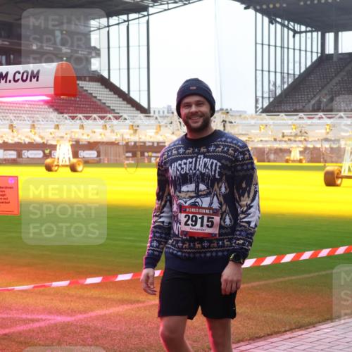 07.12.2025 - St. Pauli X-Mass-Run No. 15 Luisa Fischer http://msf.ph/oto/9381749 07.12.2025 11:18:54 Ziel 15, 2915, 1325, 1348, 2045, 2918, 3138, 3158, 3201, 3221, 3304, 3327, 3634, 3636 meine-sportfotos.de