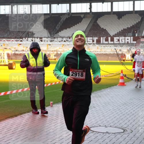 07.12.2025 - St. Pauli X-Mass-Run No. 15 Luisa Fischer http://msf.ph/oto/9381761 07.12.2025 11:18:57 Ziel 6709, 15, 2918, 3221, 3138, 1325, 1348, 2045, 2918, 3138, 3158, 3201, 3221, 3304, 3327, 3634, 3636 meine-sportfotos.de