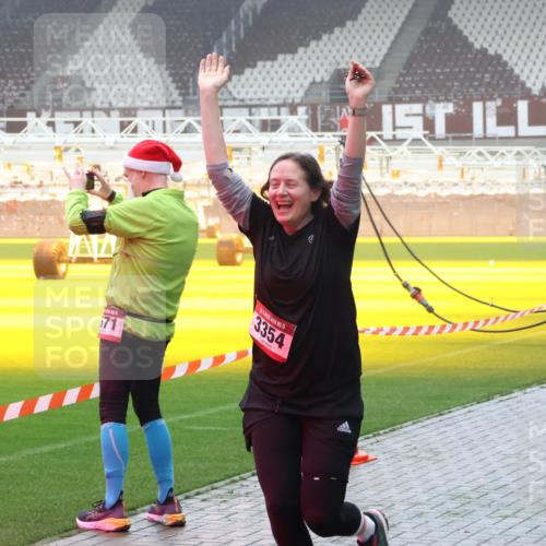 07.12.2025 - St. Pauli X-Mass-Run No. 15 Luisa Fischer http://msf.ph/oto/9381778 07.12.2025 10:11:49 Ziel 71, 3354, 4661, 57, 670, 979, 983, 1148, 1149, 1150, 1929, 1935, 1969, 2530, 2909, 3085, 3354, 3815, 3909, 4499, 4525, 4659, 4661, 4662 meine-sportfotos.de