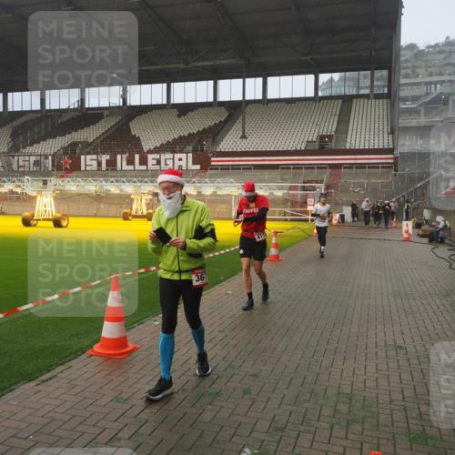07.12.2025 - St. Pauli X-Mass-Run No. 15 Fabian Wolf http://msf.ph/oto/9381785 07.12.2025 10:09:10 Ziel 19, 1461, 1465, 1570, 1575, 1576, 2126, 3300, 3891, 4066, 4067, 4068, 4113, 4666 meine-sportfotos.de