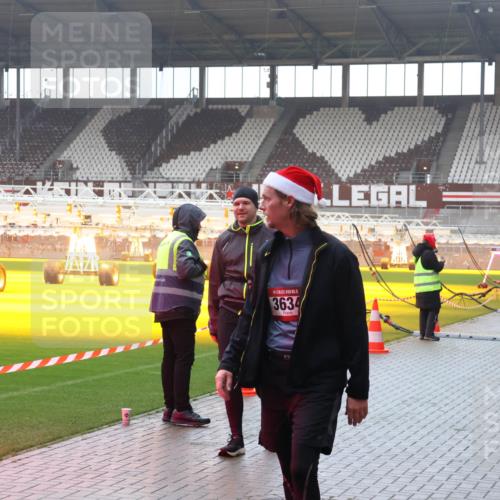 07.12.2025 - St. Pauli X-Mass-Run No. 15 Luisa Fischer http://msf.ph/oto/9381792 07.12.2025 11:19:26 Ziel 15, 3634, 295, 302, 1109, 1322, 1617, 2064, 2067, 2597, 2788, 2918, 3138, 3158, 3205 meine-sportfotos.de