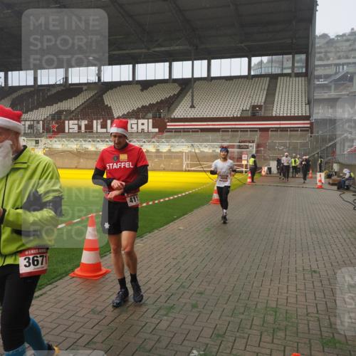 07.12.2025 - St. Pauli X-Mass-Run No. 15 Fabian Wolf http://msf.ph/oto/9381809 07.12.2025 10:09:12 Ziel 881, 896, 960, 1461, 1465, 1570, 1575, 1576, 2126, 3300, 3891, 4066, 4067, 4068, 4113, 4666 meine-sportfotos.de