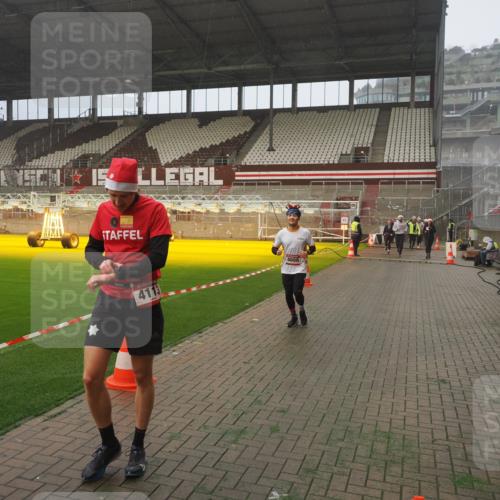 07.12.2025 - St. Pauli X-Mass-Run No. 15 Fabian Wolf http://msf.ph/oto/9381828 07.12.2025 10:09:12 Ziel 881, 896, 960, 1461, 1465, 1570, 1575, 1576, 2126, 3300, 3891, 4066, 4067, 4068, 4113, 4666 meine-sportfotos.de