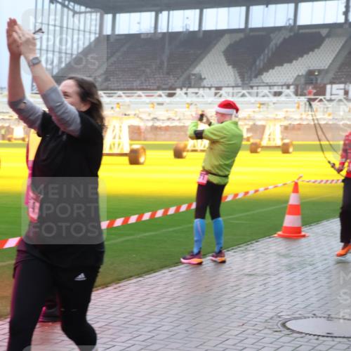 07.12.2025 - St. Pauli X-Mass-Run No. 15 Luisa Fischer http://msf.ph/oto/9381838 07.12.2025 10:11:51 Ziel 670, 1148, 1149, 1150, 1929, 1935, 1969, 2909, 3085, 3354, 3815, 3909, 4499, 4525, 4659, 4661, 4662 meine-sportfotos.de