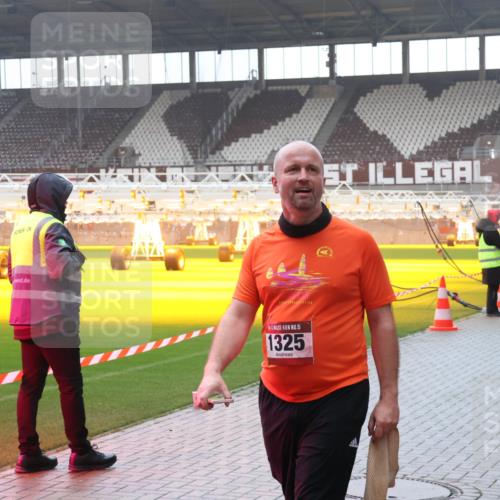 07.12.2025 - St. Pauli X-Mass-Run No. 15 Luisa Fischer http://msf.ph/oto/9381856 07.12.2025 11:19:48 Ziel 15, 1325, 1617, 295, 302, 367, 373, 797, 1336, 1343, 1563, 1617, 2062, 2064, 2067, 2597, 2788, 3205 meine-sportfotos.de