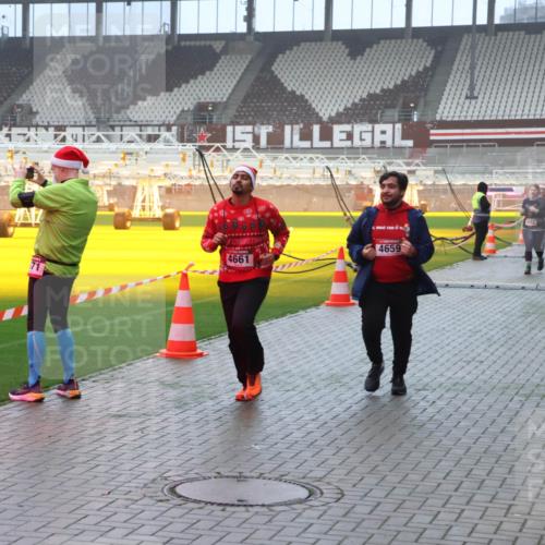 07.12.2025 - St. Pauli X-Mass-Run No. 15 Luisa Fischer http://msf.ph/oto/9381863 07.12.2025 10:11:51 Ziel 71, 4661, 4659, 670, 1148, 1149, 1150, 1929, 1935, 1969, 2909, 3085, 3354, 3815, 3909, 4499, 4525, 4659, 4661, 4662 meine-sportfotos.de