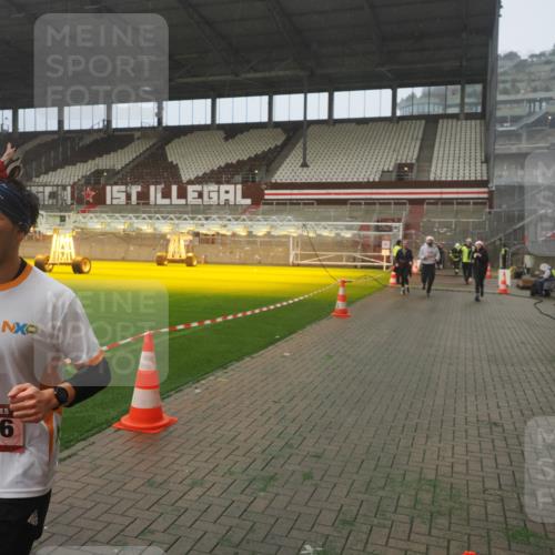 07.12.2025 - St. Pauli X-Mass-Run No. 15 Fabian Wolf http://msf.ph/oto/9381867 07.12.2025 10:09:15 Ziel 881, 896, 899, 960, 1461, 1465, 1575, 1576, 3493, 4113, 4666 meine-sportfotos.de