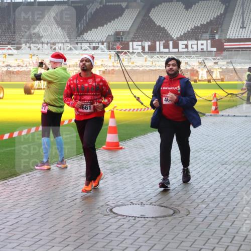 07.12.2025 - St. Pauli X-Mass-Run No. 15 Luisa Fischer http://msf.ph/oto/9381868 07.12.2025 10:11:52 Ziel 71, 661, 4662, 46, 670, 1148, 1149, 1150, 1929, 1935, 1969, 2909, 3085, 3354, 3815, 3909, 4499, 4525, 4659, 4661, 4662 meine-sportfotos.de