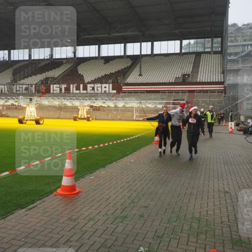 07.12.2025 - St. Pauli X-Mass-Run No. 15 Fabian Wolf http://msf.ph/oto/9381876 07.12.2025 10:09:18 Ziel 881, 896, 899, 960, 3493, 3756, 4113, 4666 meine-sportfotos.de