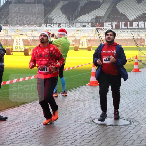 07.12.2025 - St. Pauli X-Mass-Run No. 15 Luisa Fischer http://msf.ph/oto/9381877 07.12.2025 10:11:52 Ziel 4661, 465, 670, 1148, 1149, 1150, 1929, 1935, 1969, 2909, 3085, 3354, 3815, 3909, 4499, 4525, 4659, 4661, 4662 meine-sportfotos.de