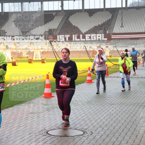 07.12.2025 - St. Pauli X-Mass-Run No. 15 Luisa Fischer http://msf.ph/oto/9381891 07.12.2025 10:11:59 Ziel 367, 466, 3085, 670, 1969, 2906, 2909, 3085, 3354, 3761, 3767, 3815, 3909, 3935, 4499, 4525, 4659, 4661, 4662 meine-sportfotos.de