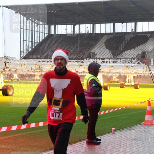 07.12.2025 - St. Pauli X-Mass-Run No. 15 Luisa Fischer http://msf.ph/oto/9381894 07.12.2025 11:20:04 Ziel 1617, 295, 302, 367, 373, 797, 1336, 1343, 1563, 2062, 2217, 2581, 2597, 2771, 2788, 3075, 3160, 3205, 3822, 3823 meine-sportfotos.de