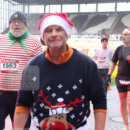 07.12.2025 - St. Pauli X-Mass-Run No. 15 Luisa Fischer http://msf.ph/oto/9381943 07.12.2025 11:20:29 Ziel 30, 15, 1563, 3075, 2100, 1336, 1343, 2217, 2577, 2578, 2581, 2771, 3075, 3157, 3160, 3170, 3324, 3822, 3823, 4637 meine-sportfotos.de