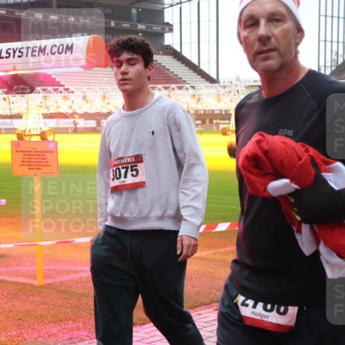 07.12.2025 - St. Pauli X-Mass-Run No. 15 Luisa Fischer http://msf.ph/oto/9381945 07.12.2025 11:20:34 Ziel 15, 3075, 2700, 15, 3, 2217, 2577, 2578, 2581, 2771, 3075, 3129, 3157, 3160, 3170, 3309, 3324, 3822, 3823, 4637 meine-sportfotos.de