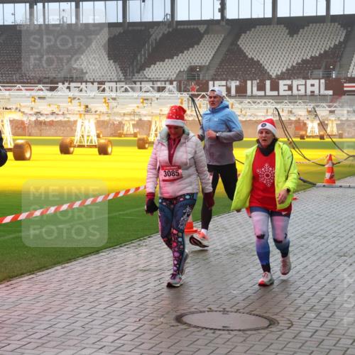 07.12.2025 - St. Pauli X-Mass-Run No. 15 Luisa Fischer http://msf.ph/oto/9381955 07.12.2025 10:12:03 Ziel 6709, 3085, 670, 1687, 1688, 1969, 2906, 2909, 3085, 3354, 3761, 3767, 3815, 3909, 3932, 3935, 4499, 4525, 4659, 4661, 4662 meine-sportfotos.de