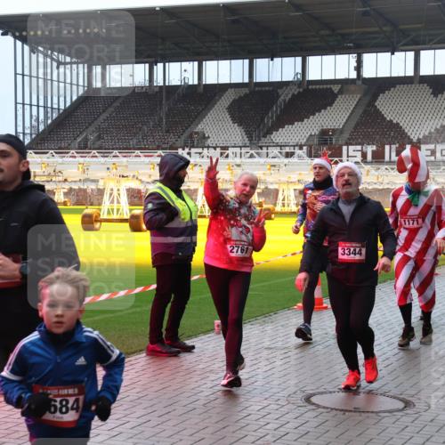 07.12.2025 - St. Pauli X-Mass-Run No. 15 Luisa Fischer http://msf.ph/oto/9381988 07.12.2025 10:47:42 Ziel 684, 2761, 3344, 1171, 1819, 1240, 60, 78, 231, 309, 522, 523, 821, 823, 824, 1171, 1182, 1359, 1362, 1747, 1750, 1819, 1847, 1848, 1863, 1872, 1875, 2115, 2200, 2683, 2684, 2957, 3029, 3101, 3102, 3104, 3105, 3123, 3344, 3360, 4593, 4853, 4868, 4869 meine-sportfotos.de